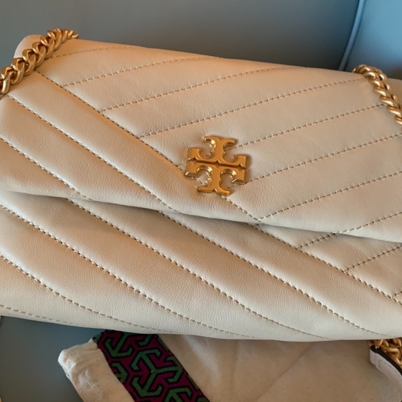 Tory Burch Cream Kira Chevron Quilted purse. - Picture 4 of 12